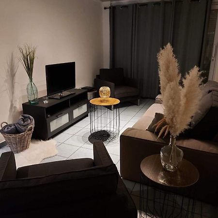 Appartement Rdc Plein Centre Avec Terrasse Visé Esterno foto