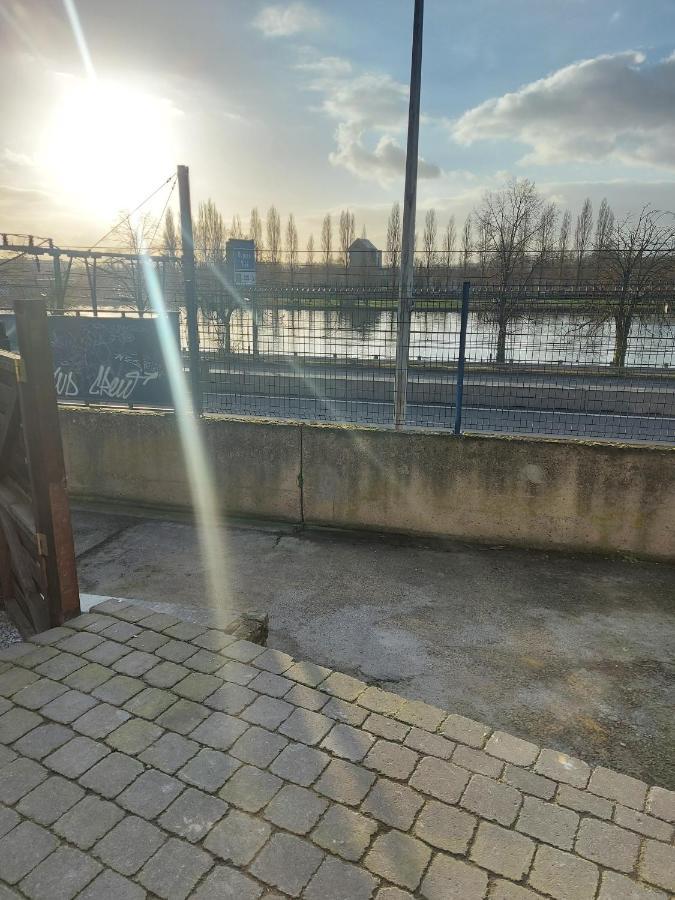 Appartement Rdc Plein Centre Avec Terrasse Visé Esterno foto